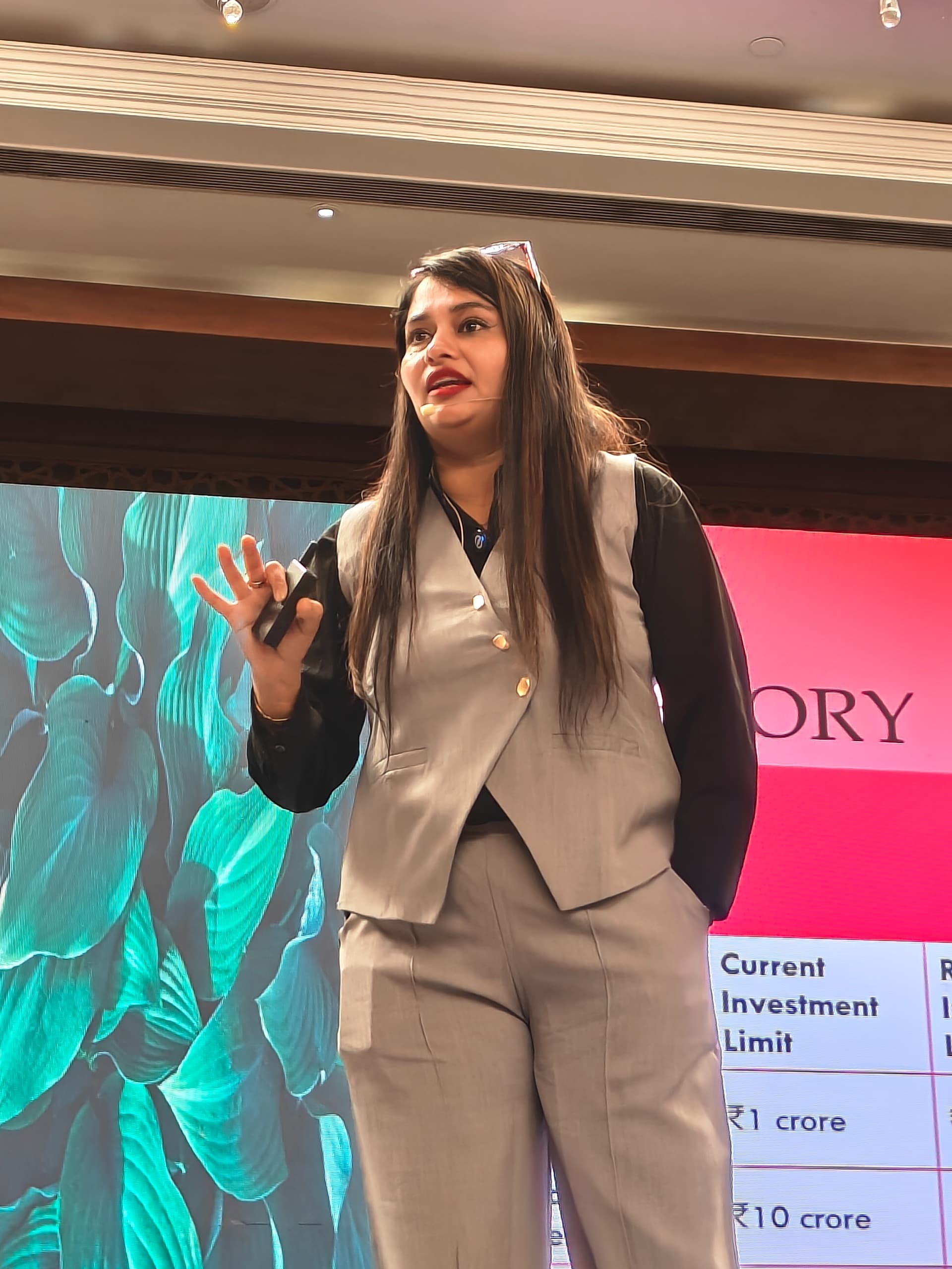 CA Sonam Khandelwal speaking at an industry session